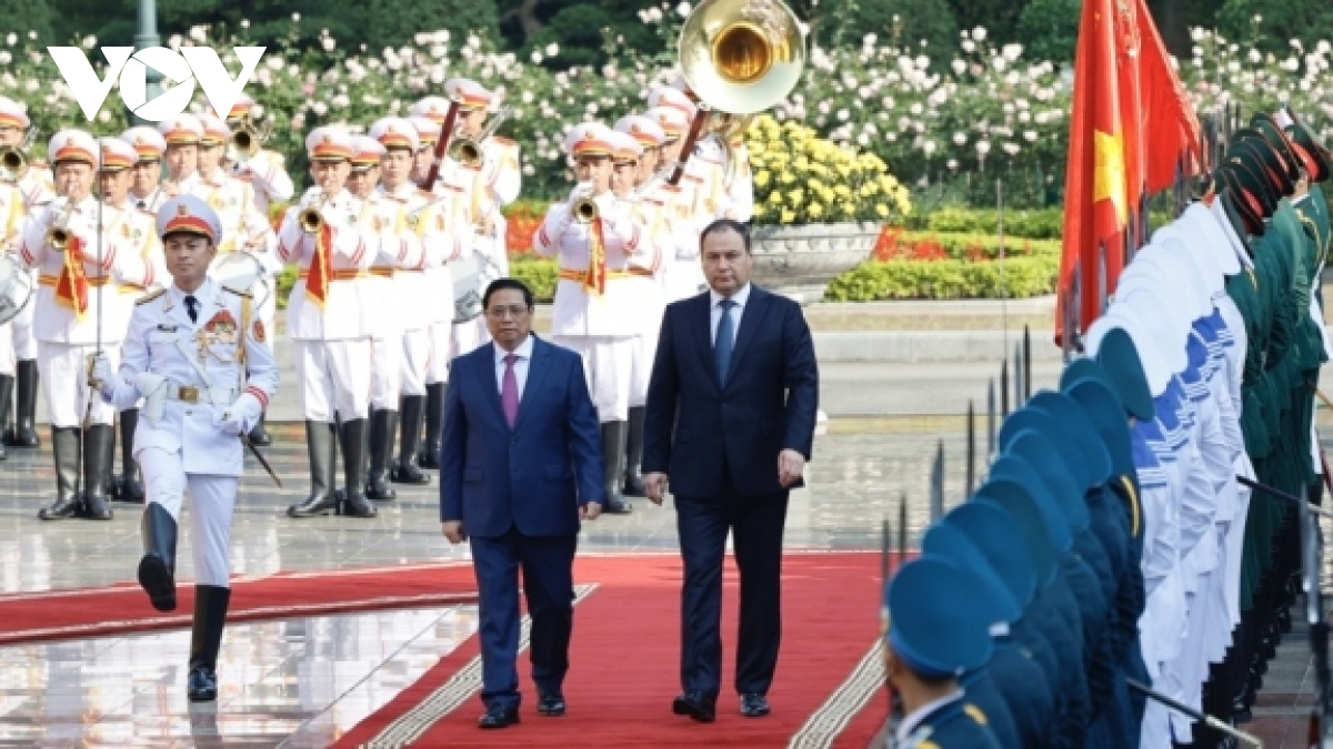 PM Chinh hosts welcome ceremony for Belarusian counterpart